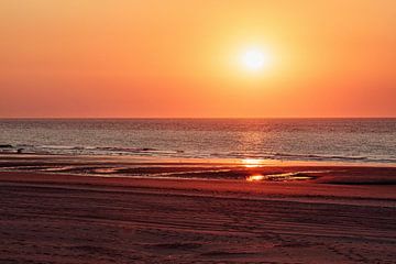 Zonsondergang op het strand van Middelkerke van Rob Boon