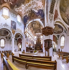 Rokoko-Innenausstattung der Simultane Stadtpfarrkirche St. Martin, Biberach an der Riß, Baden-Württe von Rene van der Meer