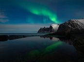 Nordlicht über den Bergen von Senja in Norwegen von Jos Pannekoek Miniaturansicht