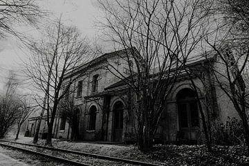 Authentiek treinstation uit 1865 'La Gare de Barse' in Marchin, Belgié van Manon Visser