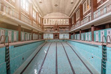 Old swimming pool by Tilo Grellmann