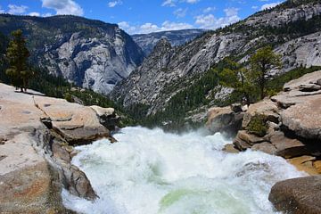 Donderend geweld Nevada Falls waterval in Yosemite National Park van My Footprints Sfeerimpressie: D van My Footprints