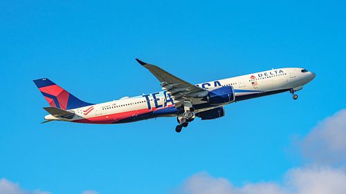 Delta Airlines Airbus A330-900 Neo in Team USA livery.