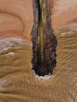 Wellenbrecher an der Küste von Nico van Maaswaal