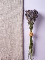 Lavendel op hessian en roze