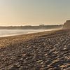 Sonnenuntergang am Sandstrand Praia da Falésia. Klippen Pinke Blumen bei Albufeira, Portugal von Fotos by Jan Wehnert
