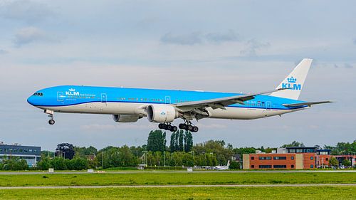 Atterrissage d'un Boeing 777-300 de la KLM.