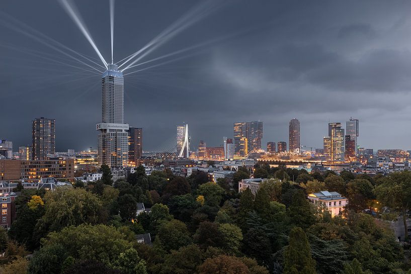 Zalmhaventoren met lichtshow van Prachtig Rotterdam