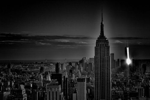 Vues de New York, y compris le One World Trade Center et l'Empire State Building, en noir et blanc.