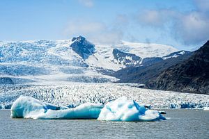 Fjallsárlón - des sculptures bleues de glace pour des vues apaisantes
