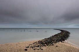 Houtribdijk Aussicht Graue Wolken Himmel. von Danny Leij