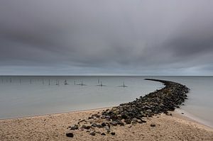 Houtribdijk Aussicht Graue Wolken Himmel. von Danny Leij