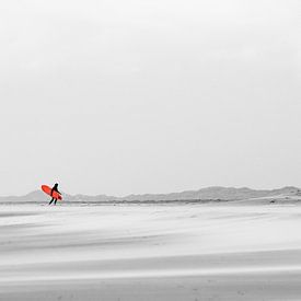 De Rode Surfplank - Strand Midsland aan Zee, Terschelling van Surfen - Alex Hamstra Photography