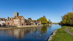 Britischer Pub am Fluss Frome, Dorset, England