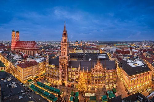Marienplatz bij nacht in München, Duitsland