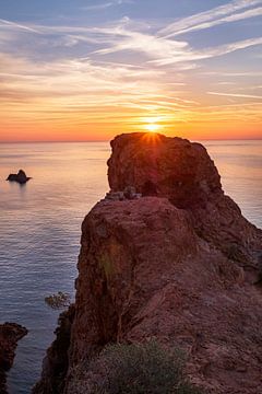 Rotsen van de Esterel kust bij zonsondergang | Cote d Azur van Flatfield