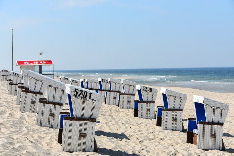 Beach chairs with the North Sea by David Esser