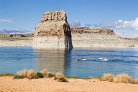 Lone Rock in Lake Powell, Utah 