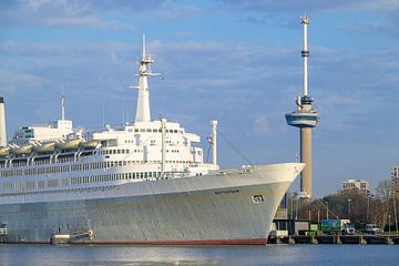 SS Rotterdam klassieke oceaanstomer in de haven van Rotterdam van Sjoerd van der Wal Fotografie