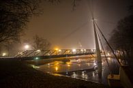 Fietsbrug bij Drachten in de mist van Maurice Hamming thumbnail