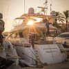 Motorjacht bij zonsondergang. Puerto Portals, Mallorca van Paul Kaandorp