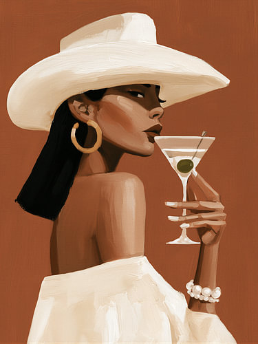 Elegante, schicke Frau mit einem Martini