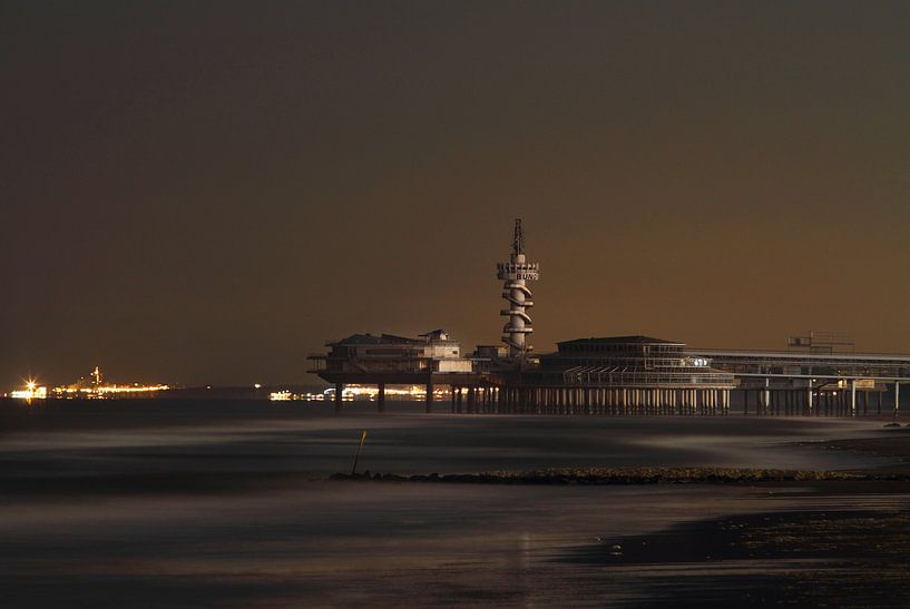 The Pier by Hetwie van der Putten