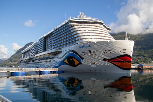 Der mcs Aidanova im Fjord