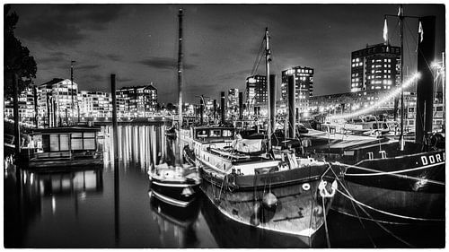 Nijmegen by night #4 (zwart wit)