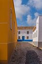 Een typisch portugese straat, Vila do Bispo, Algarve, Portugal van Rene van der Meer thumbnail