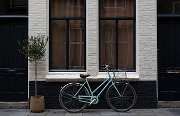 Living in Middelburg by Ronn Perdok