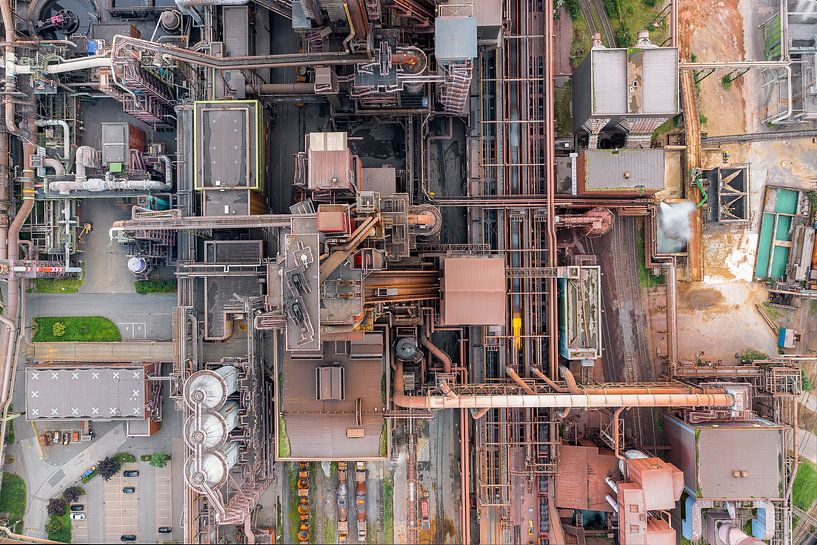 Rook boven staalfabriek Thyssenkrupp in Duisburg van Jeroen Kleiberg