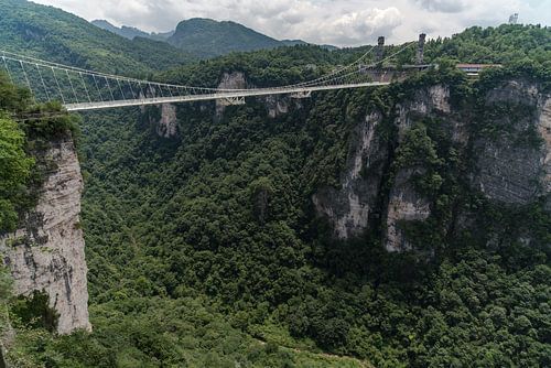 Pont de verre de Zhangjiajie sur Paul Oosterlaak