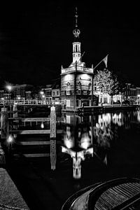 Der alte Hafen von Alkmaar mit dem Steuerturm in Zwart Wit Fotografie