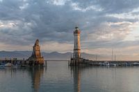 De vuurtoren van Lindau aan de Bodensee op een prachtige nazomeravond