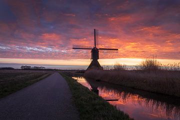 Uitwijk Mill Red Air by Zwoele Plaatjes