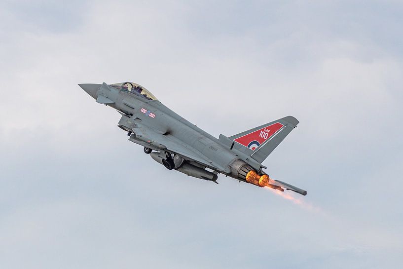 Royal Air Force Typhoon Display Team 2018. par Jaap van den Berg
