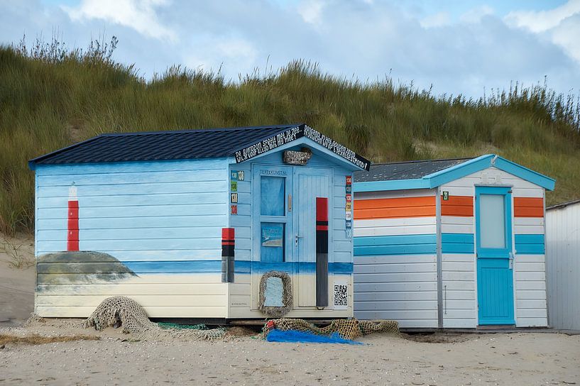 Beschilderde strandcabine van Ad Jekel