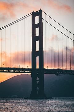 Golden Gate Bridge bij zonsondergang