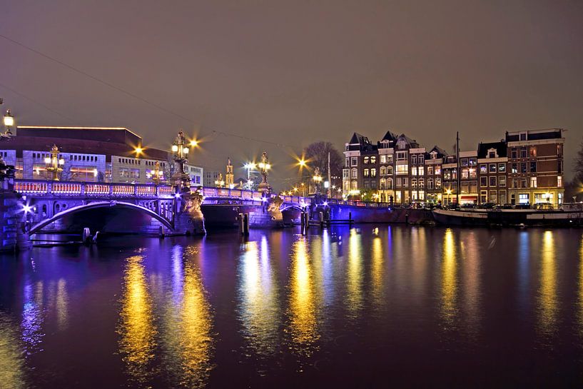 Amsterdam at night at the Blauwbrug aan de Amstel by Eye on You