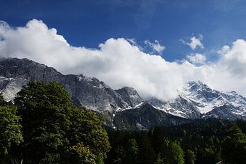 Uitzicht op de Zugspitze van Jürgen Hüsmert