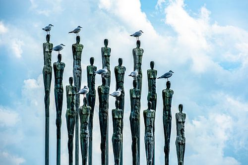 Stalen sculptuur Samen op het Kemnadermeer met meeuwen