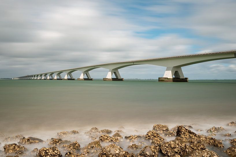 Die Zeeland-Brücke, Blickfang der Oosterschelde von Gerry van Roosmalen