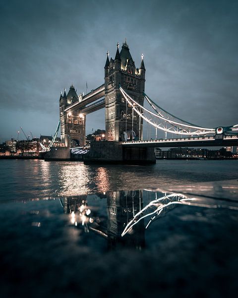 Tower Bridge by Hello Pompoyo