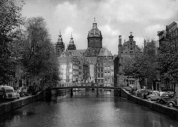 Oude Zijds Achterburgwal, Amsterdam by Harry van Rhoon
