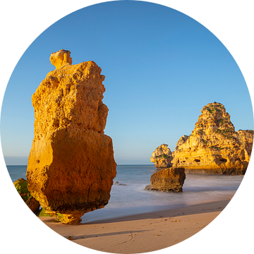 Rotskust in het zuiden van Portugal