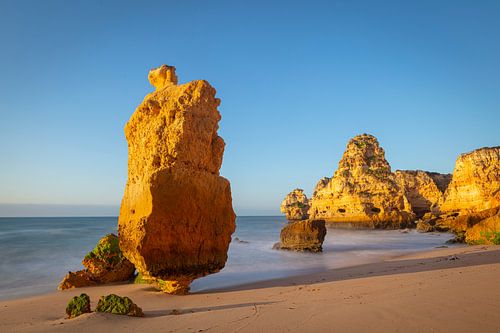 Rotskust in het zuiden van Portugal