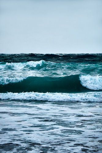 Stormachtige zee, Alnes, Godøy, Noorwegen