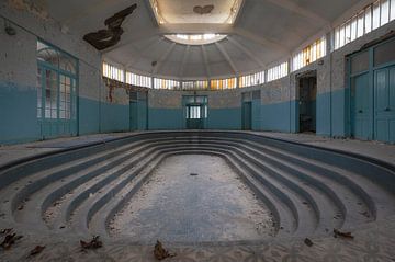 Bath house in decay