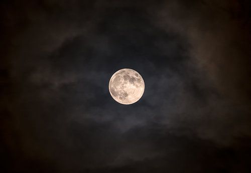 Super Maan met wolken